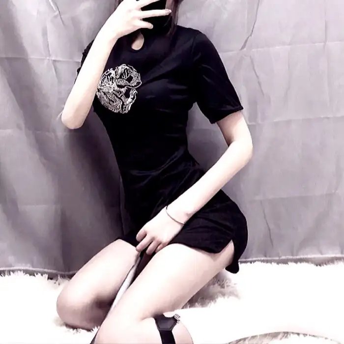 像两滴水